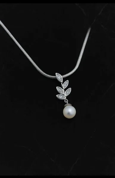 Olive Glow Necklace